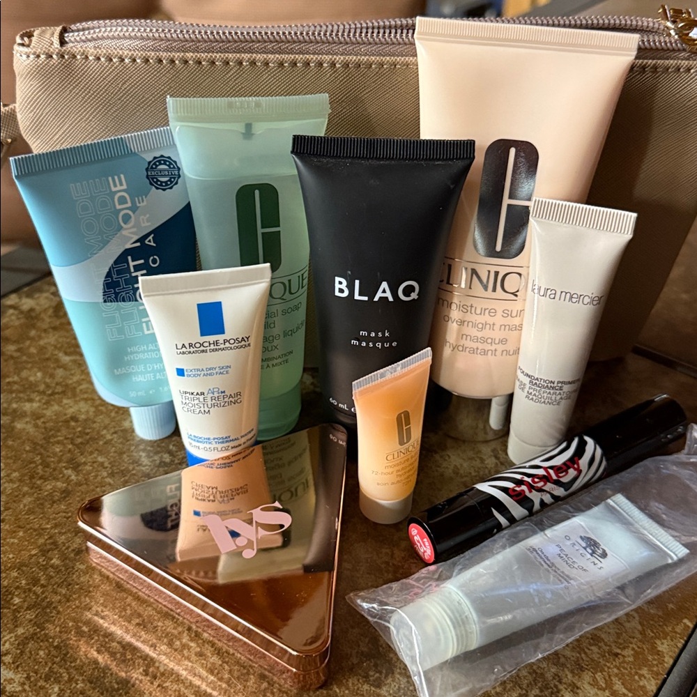 Clinique Skincare Collection with Tan Cosmetic Bag